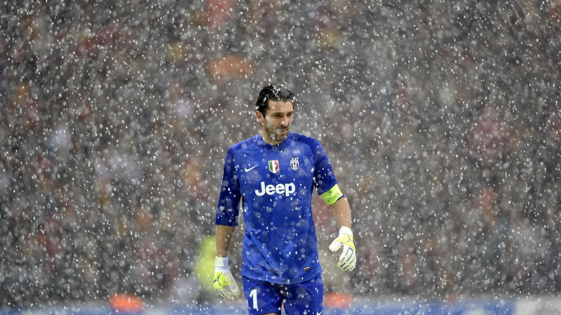 西亚卡姆重返赛场,险胜首场状态出色,日本队观众沸腾!热度持续攀升